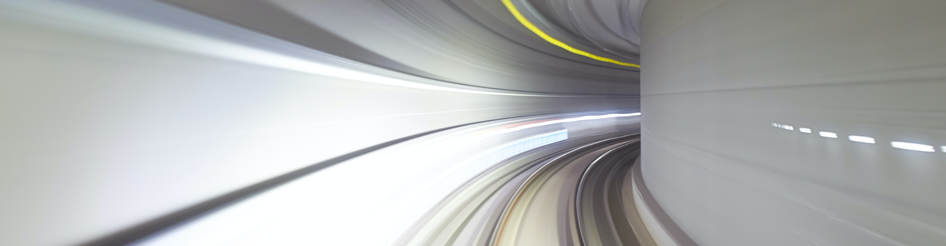 heller Tunnel, Ränder sind verschwommen, um Geschwindigkeit zu simulieren