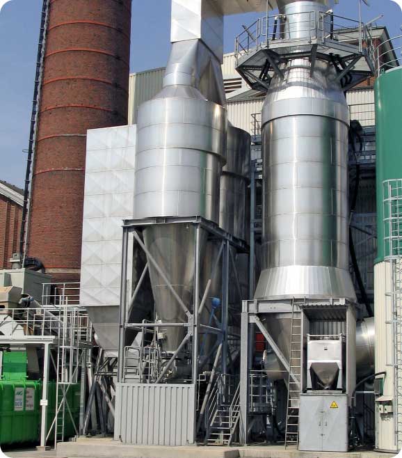 Silos für die Abgasreinigung von außen