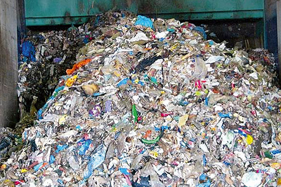 Abfall im Schüttbereich im hkw blumenthal