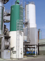 Zwei Silos von außen